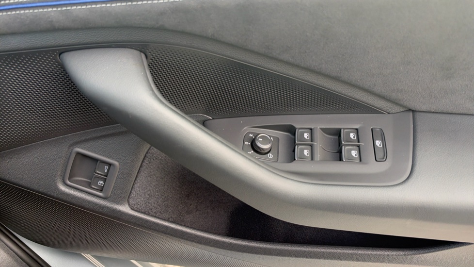 Volkswagen Passat 1.5 TSI eHybrid R-Line 5dr DSG Estate - Image 37