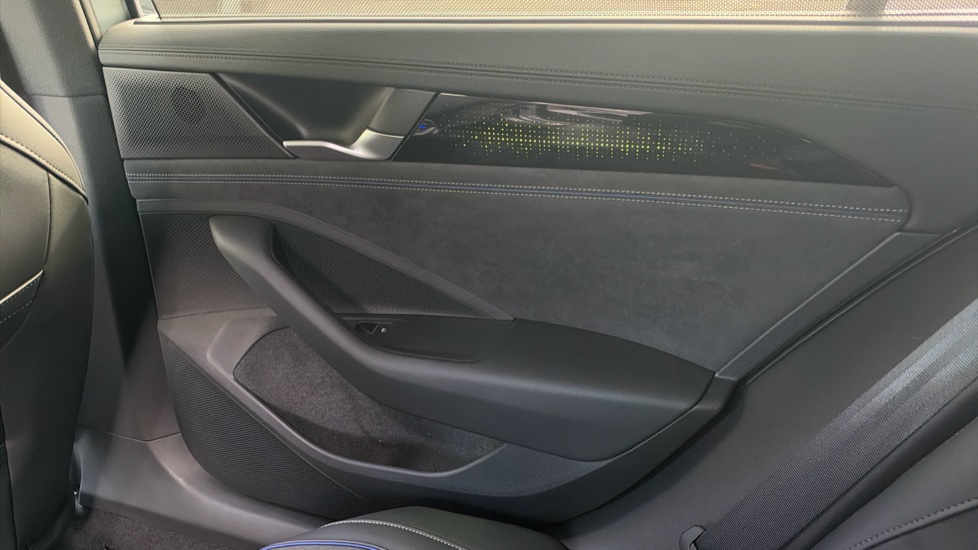 Volkswagen Passat 1.5 TSI eHybrid R-Line 5dr DSG Estate - Image 41