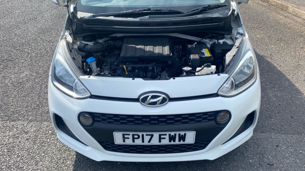 Hyundai i10 1.2 SE 5dr Petrol Hatchback - Image 8