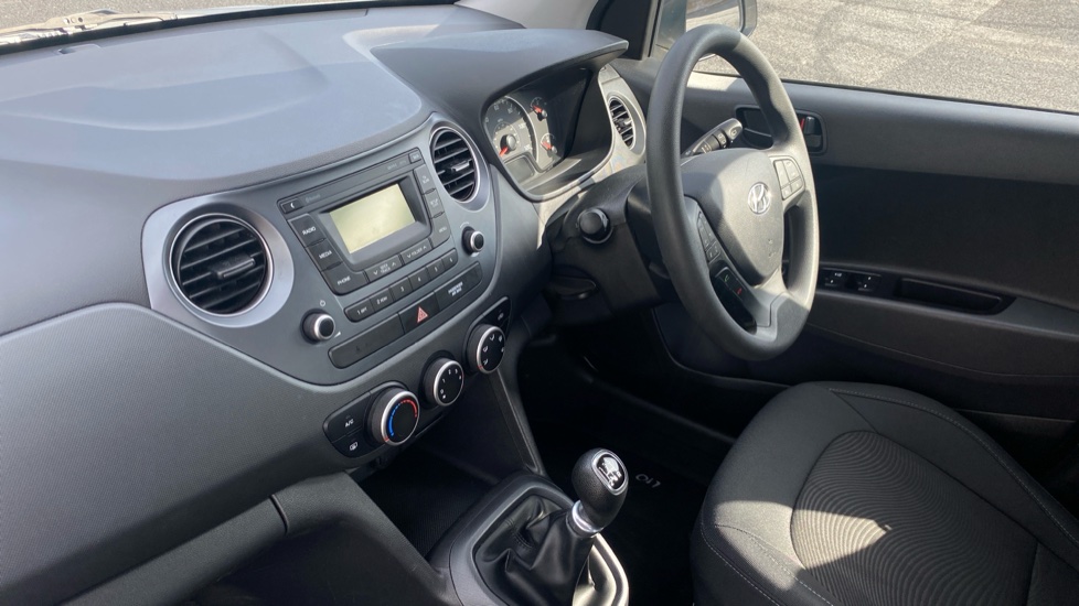 Hyundai i10 1.2 SE 5dr Petrol Hatchback - Image 9