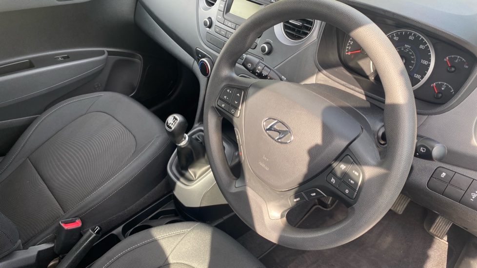 Hyundai i10 1.2 SE 5dr Petrol Hatchback - Image 11