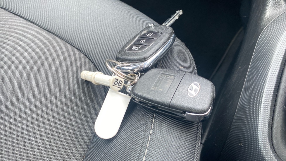Hyundai i10 1.2 SE 5dr Petrol Hatchback - Image 20