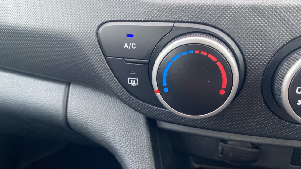 Hyundai i10 1.2 SE 5dr Petrol Hatchback - Image 22