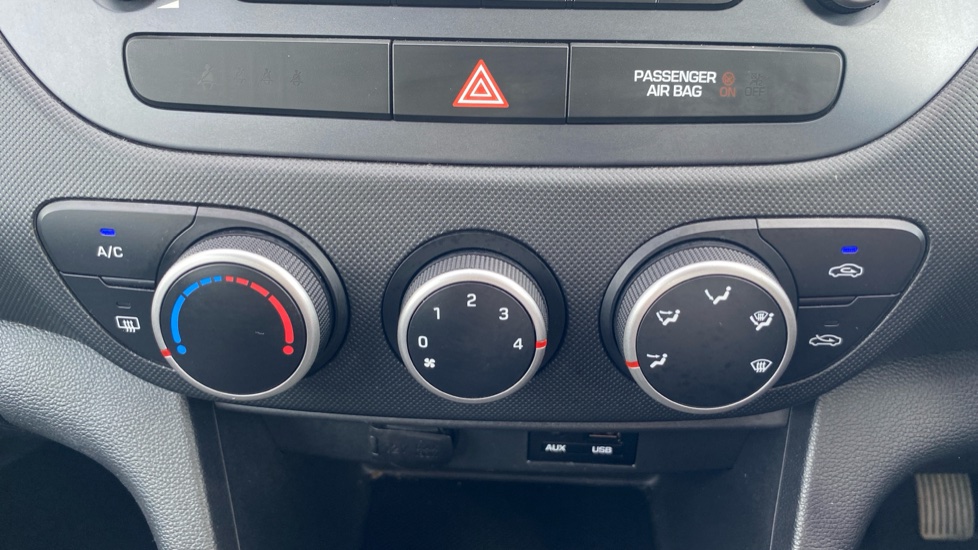 Hyundai i10 1.2 SE 5dr Petrol Hatchback - Image 23