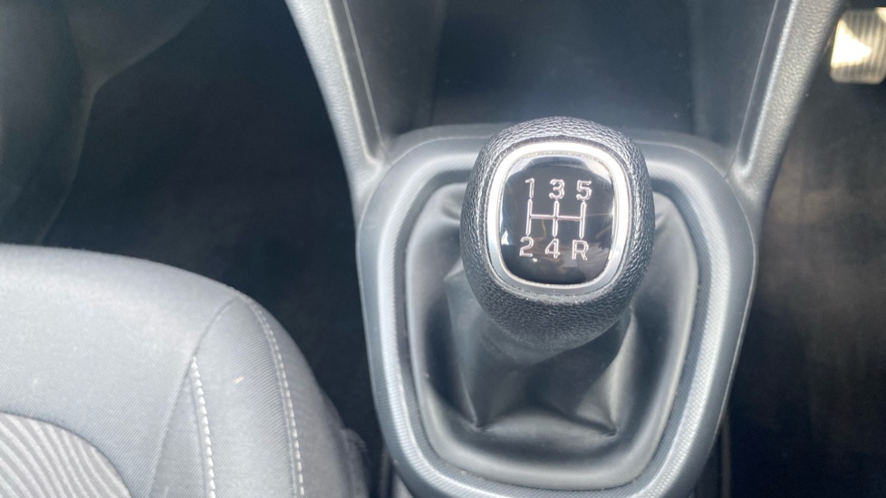 Hyundai i10 1.2 SE 5dr Petrol Hatchback - Image 26