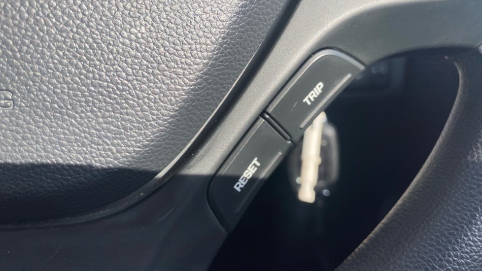 Hyundai i10 1.2 SE 5dr Petrol Hatchback - Image 29