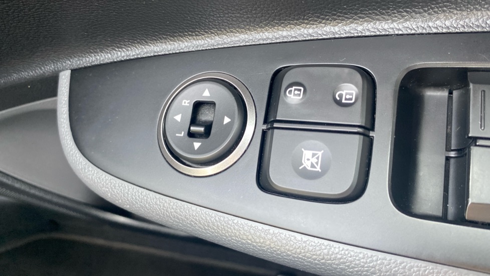 Hyundai i10 1.2 SE 5dr Petrol Hatchback - Image 32