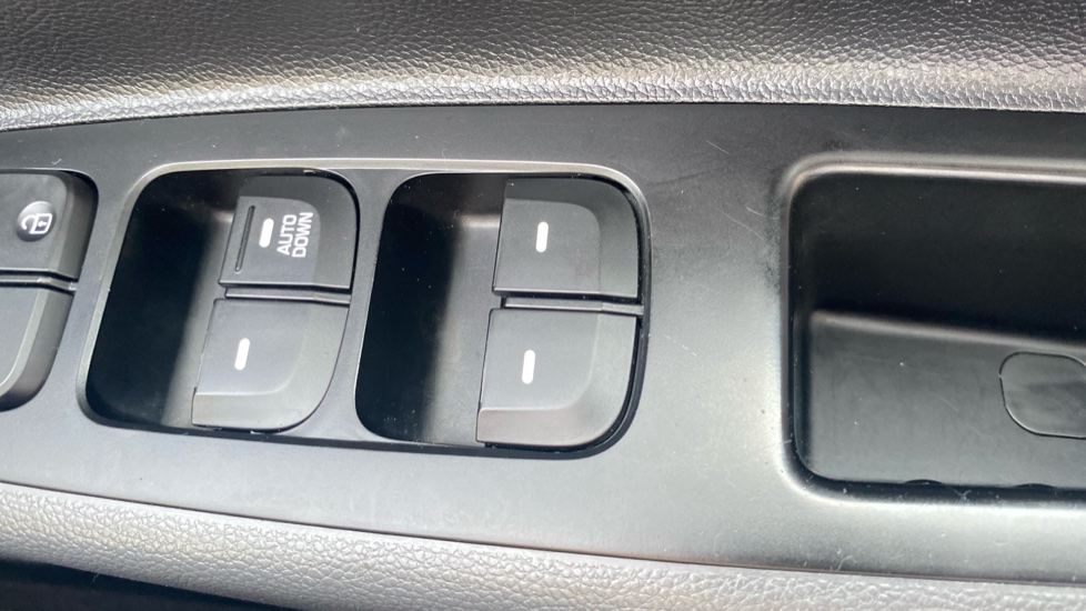 Hyundai i10 1.2 SE 5dr Petrol Hatchback - Image 33