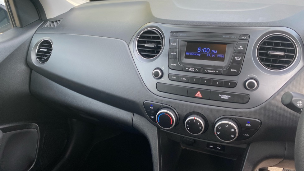 Hyundai i10 1.2 SE 5dr Petrol Hatchback - Image 39