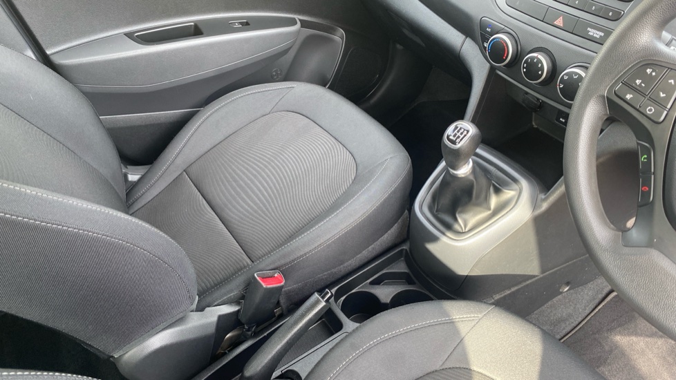 Hyundai i10 1.2 SE 5dr Petrol Hatchback - Image 43