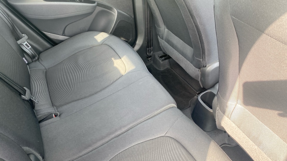 Hyundai i10 1.2 SE 5dr Petrol Hatchback - Image 44
