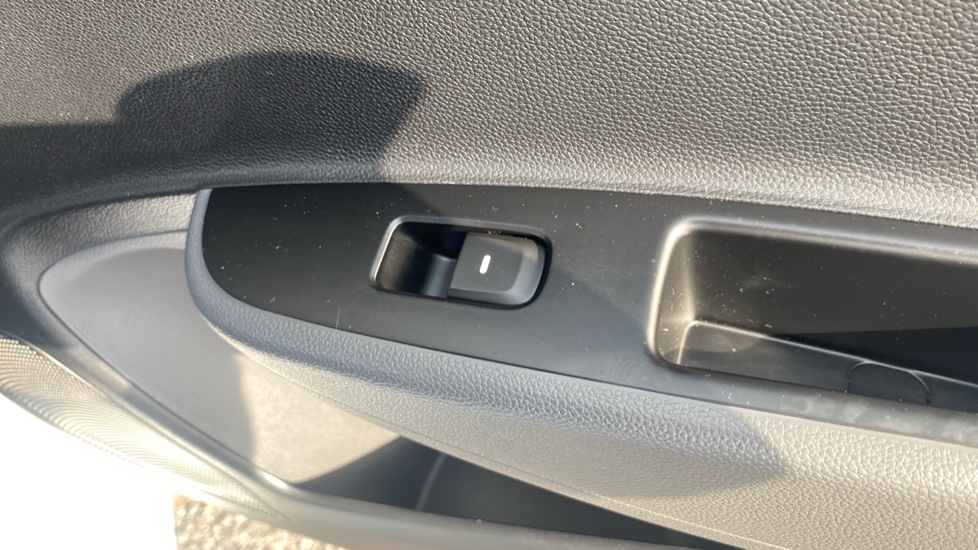 Hyundai i10 1.2 SE 5dr Petrol Hatchback - Image 47