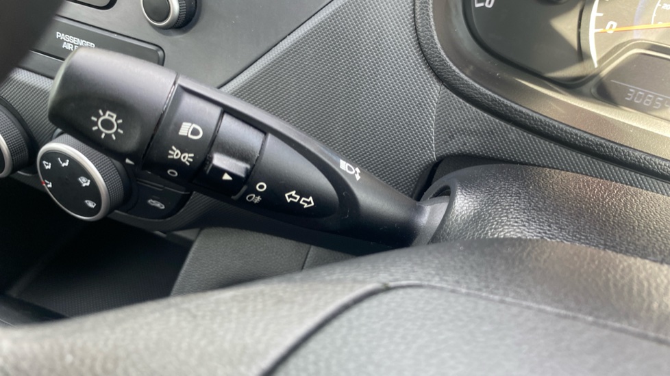 Hyundai i10 1.2 SE 5dr Petrol Hatchback - Image 58