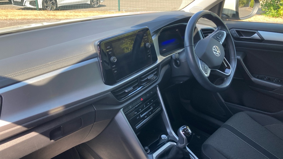 Volkswagen T-Roc 1.0 TSI 115 Match 5dr Petrol Hatchback - Image 9