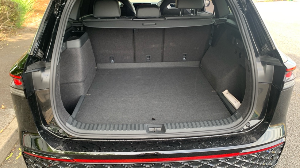 Volkswagen Tayron 1.5 TSI eHybrid R-Line 5dr DSG6 Estate - Image 4