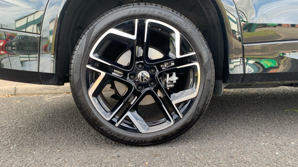 Volkswagen Tayron 1.5 TSI eHybrid R-Line 5dr DSG6 Estate - Image 7