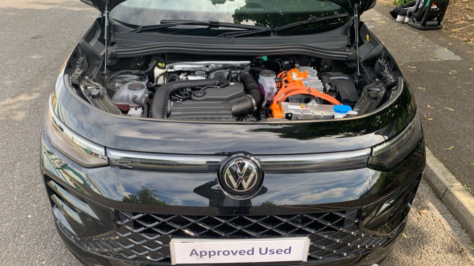 Volkswagen Tayron 1.5 TSI eHybrid R-Line 5dr DSG6 Estate - Image 8