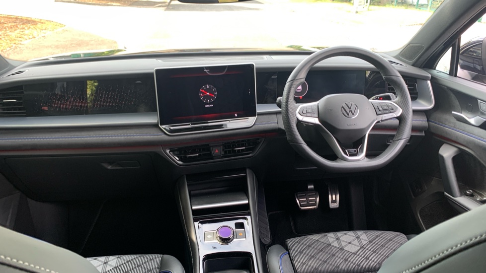 Volkswagen Tayron 1.5 TSI eHybrid R-Line 5dr DSG6 Estate - Image 10