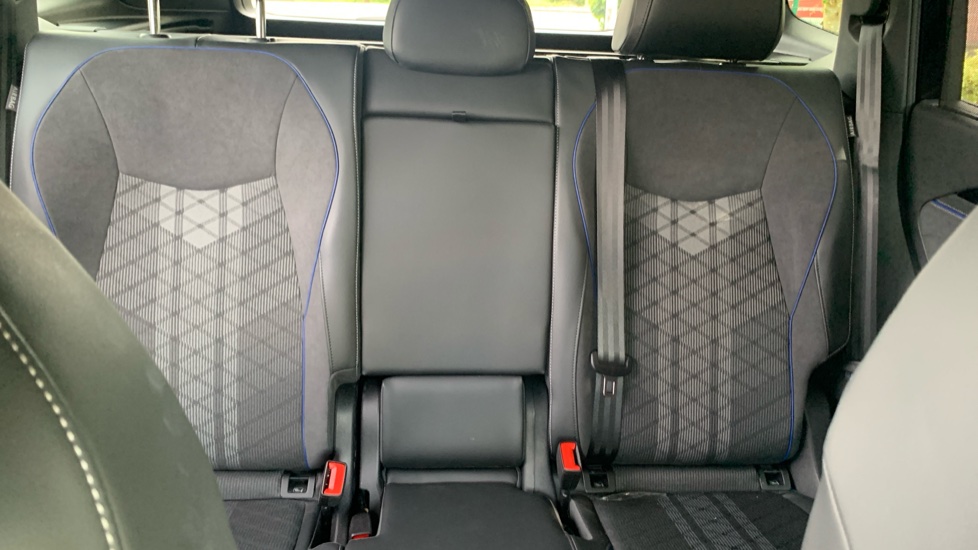 Volkswagen Tayron 1.5 TSI eHybrid R-Line 5dr DSG6 Estate - Image 15