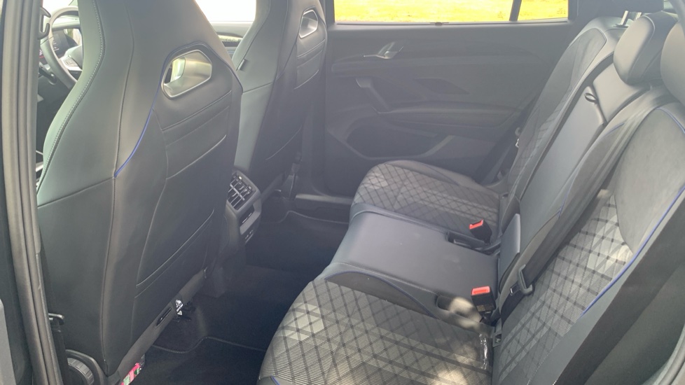Volkswagen Tayron 1.5 TSI eHybrid R-Line 5dr DSG6 Estate - Image 16
