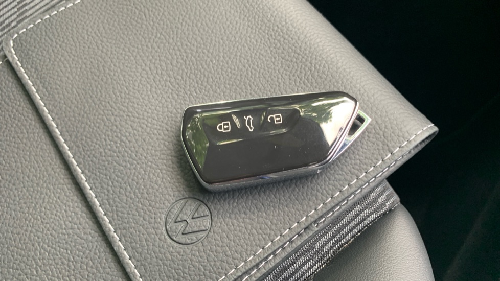 Volkswagen Tayron 1.5 TSI eHybrid R-Line 5dr DSG6 Estate - Image 20