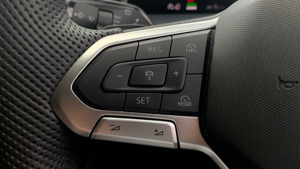 Volkswagen Tayron 1.5 TSI eHybrid R-Line 5dr DSG6 Estate - Image 21