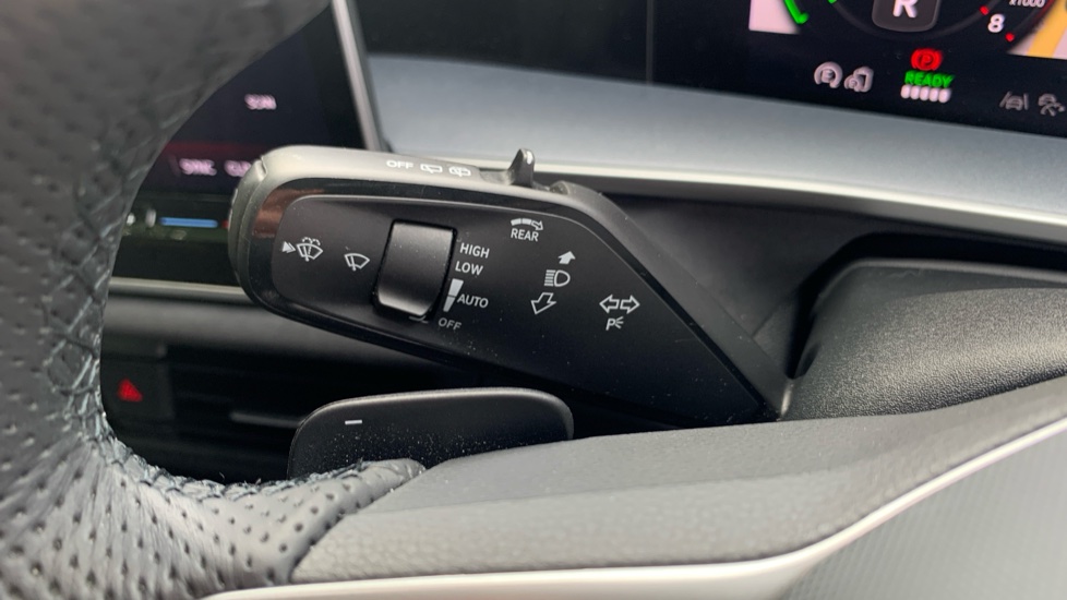 Volkswagen Tayron 1.5 TSI eHybrid R-Line 5dr DSG6 Estate - Image 23