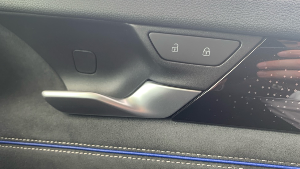 Volkswagen Tayron 1.5 TSI eHybrid R-Line 5dr DSG6 Estate - Image 25