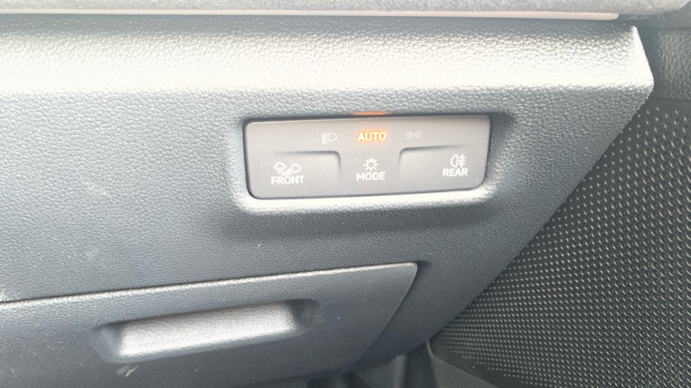 Volkswagen Tayron 1.5 TSI eHybrid R-Line 5dr DSG6 Estate - Image 27