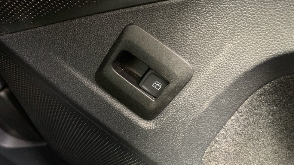 Volkswagen Tayron 1.5 TSI eHybrid R-Line 5dr DSG6 Estate - Image 28