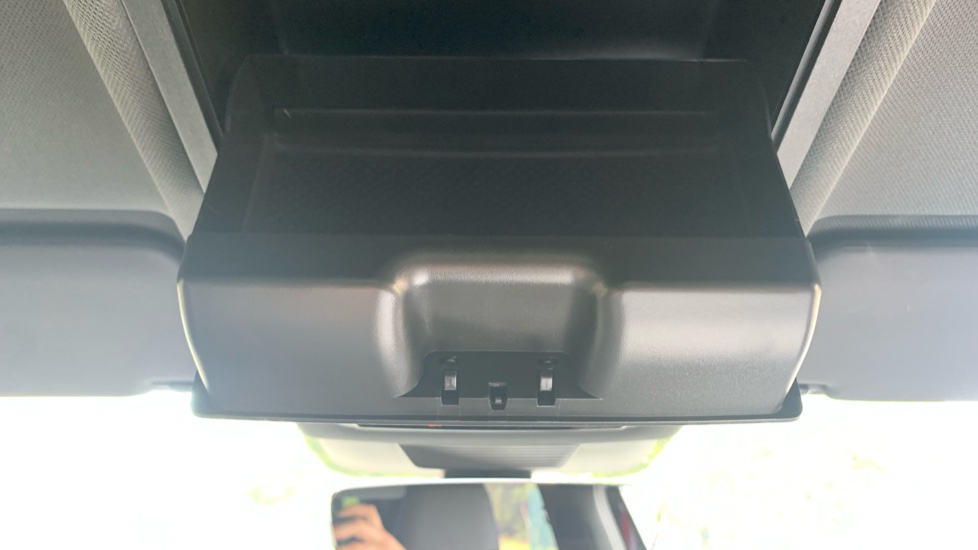 Volkswagen Tayron 1.5 TSI eHybrid R-Line 5dr DSG6 Estate - Image 32