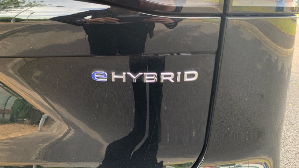Volkswagen Tayron 1.5 TSI eHybrid R-Line 5dr DSG6 Estate - Image 65