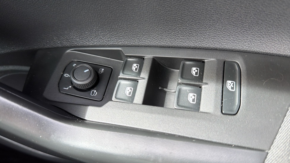 Volkswagen Polo 1.0 TSI Life 5dr Petrol Hatchback - Image 38