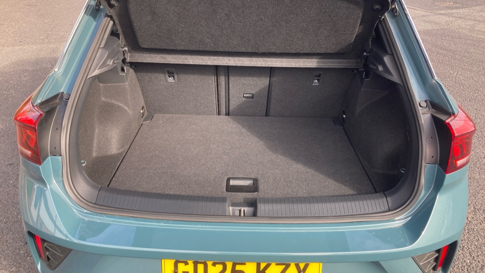Volkswagen T-Roc 1.5 TSI R-Line 5dr Petrol Hatchback - Image 4