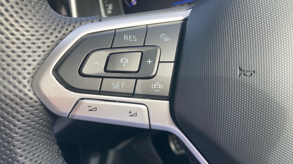 Volkswagen T-Roc 1.5 TSI R-Line 5dr Petrol Hatchback - Image 35