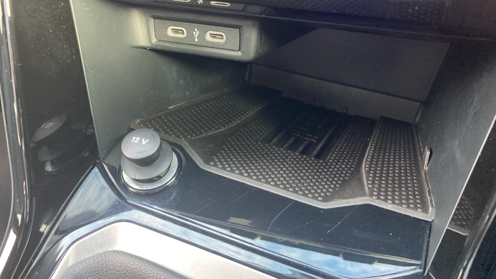 Volkswagen T-Roc 1.5 TSI R-Line 5dr Petrol Hatchback - Image 40