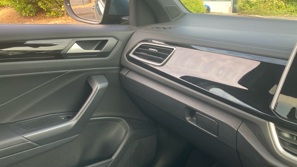 Volkswagen T-Roc 1.5 TSI R-Line 5dr Petrol Hatchback - Image 42