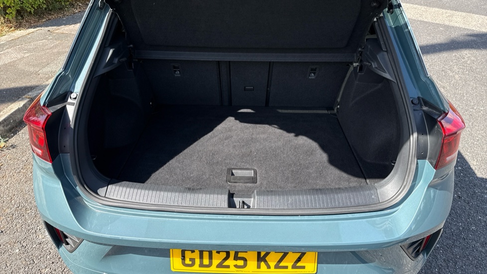Volkswagen T-Roc 1.5 TSI R-Line 5dr Petrol Hatchback - Image 4