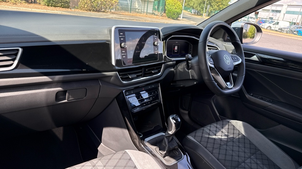 Volkswagen T-Roc 1.5 TSI R-Line 5dr Petrol Hatchback - Image 9