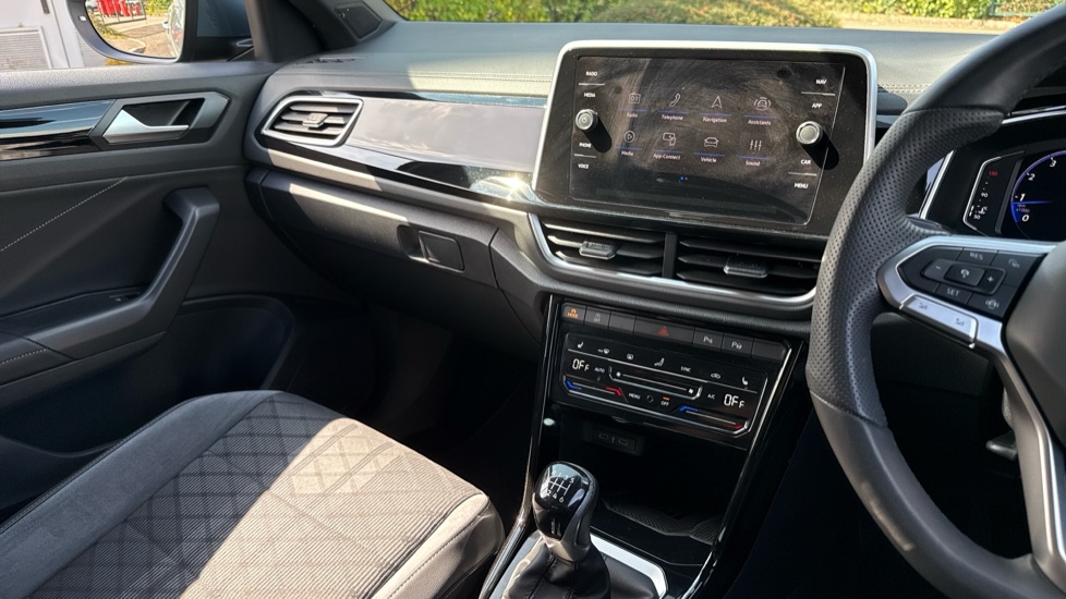Volkswagen T-Roc 1.5 TSI R-Line 5dr Petrol Hatchback - Image 14