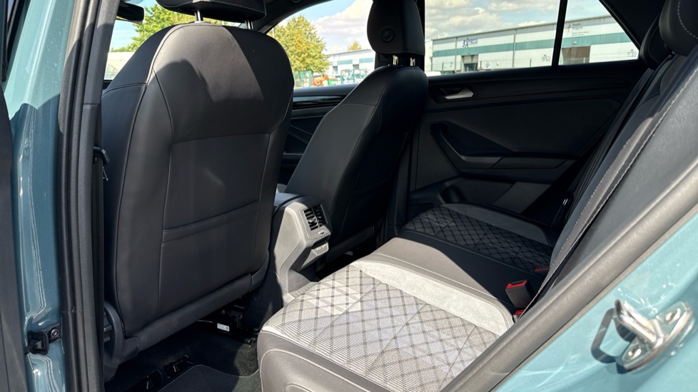 Volkswagen T-Roc 1.5 TSI R-Line 5dr Petrol Hatchback - Image 16