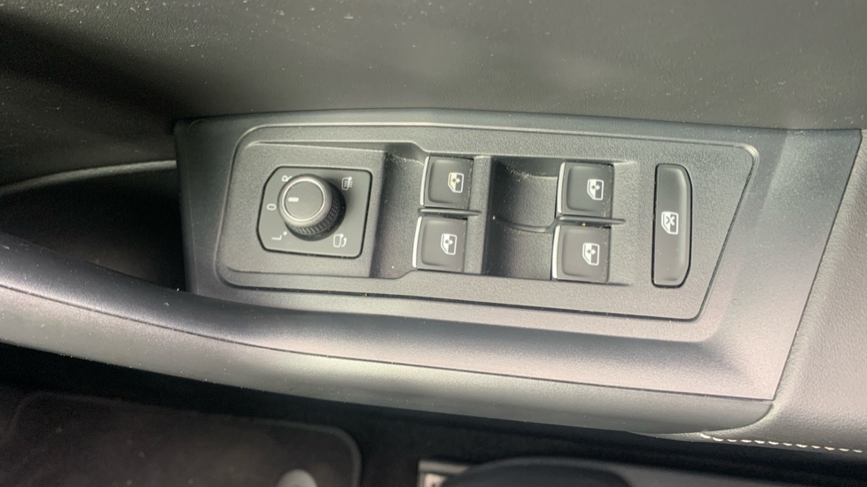 Volkswagen T-Roc 1.5 TSI Style 5dr Petrol Hatchback - Image 27