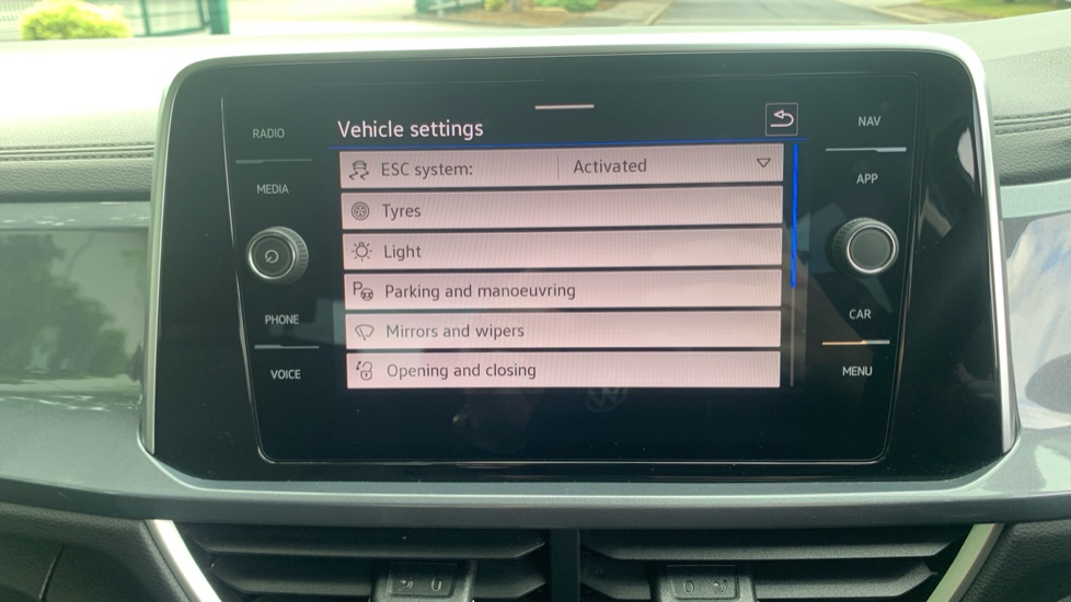 Volkswagen T-Roc 1.5 TSI Style 5dr Petrol Hatchback - Image 40
