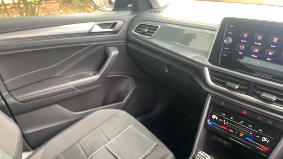 Volkswagen T-Roc 1.5 TSI Style 5dr Petrol Hatchback - Image 47