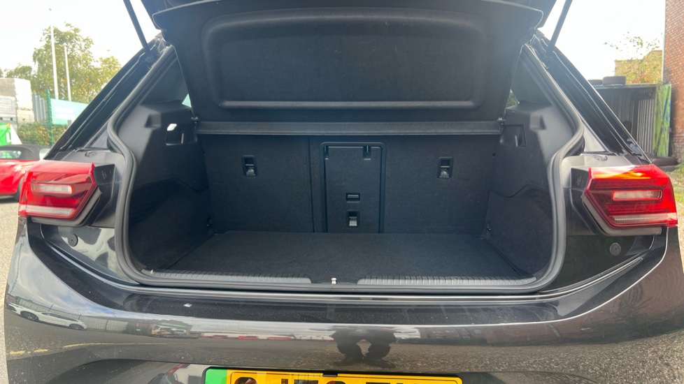 Volkswagen ID.3 150kW Family Pro Performance 58kWh 5dr Auto Electric Hatchback - Image 4