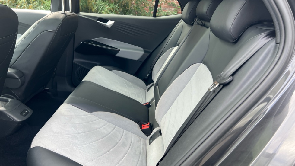 Volkswagen ID.3 150kW Family Pro Performance 58kWh 5dr Auto Electric Hatchback - Image 16
