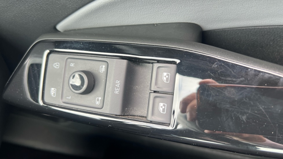 Volkswagen ID.3 150kW Family Pro Performance 58kWh 5dr Auto Electric Hatchback - Image 25