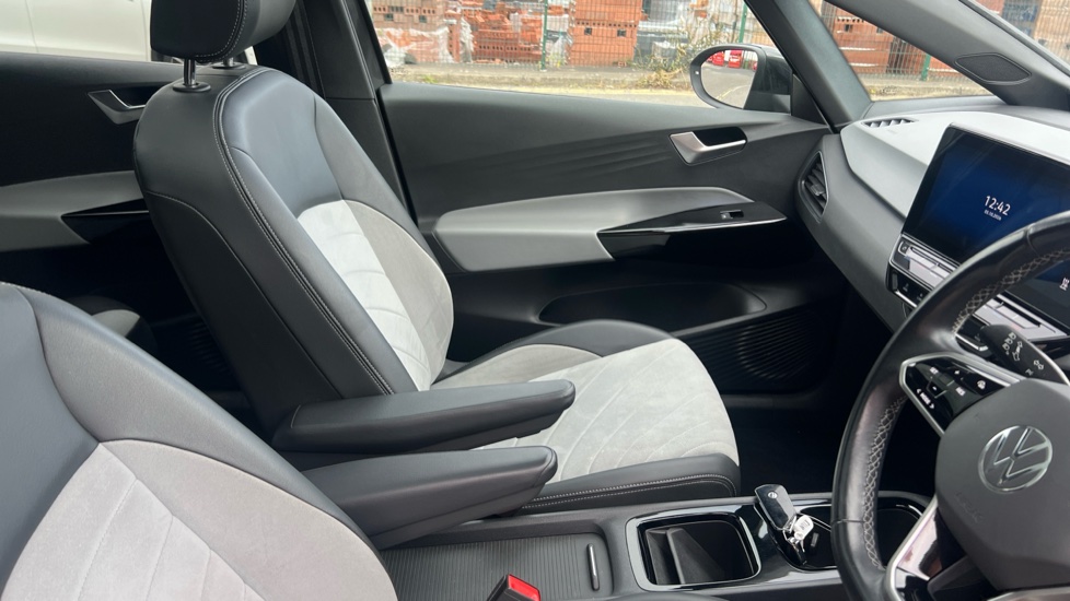 Volkswagen ID.3 150kW Family Pro Performance 58kWh 5dr Auto Electric Hatchback - Image 28