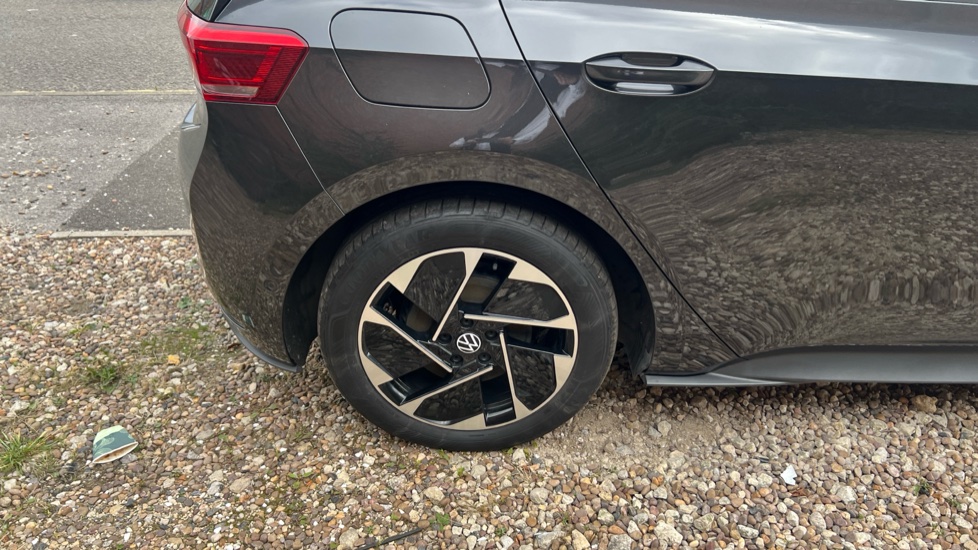Volkswagen ID.3 150kW Family Pro Performance 58kWh 5dr Auto Electric Hatchback - Image 33