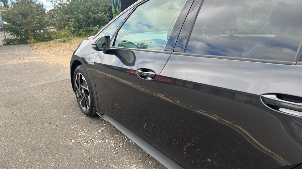 Volkswagen ID.3 150kW Family Pro Performance 58kWh 5dr Auto Electric Hatchback - Image 39